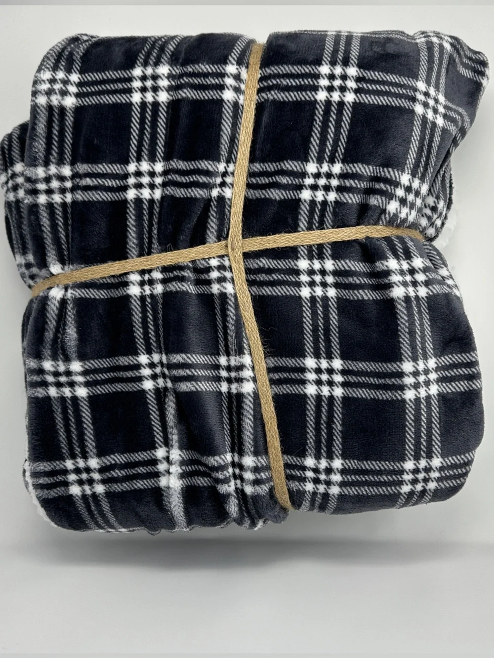 NEW Montauk - Plush Sherpa fleece Throw Blanket - Black & White Plaid 50 x 60